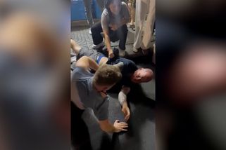 Turisté se na ulici v Bangkoku porvali o prostitutku. Svědek natáčel - Novinky